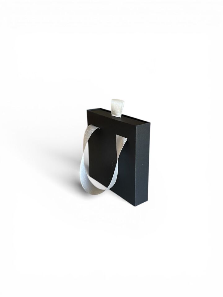 Kurdele Saplı Lüks Hediye Çantası ve Duvarlı Kutu Seti