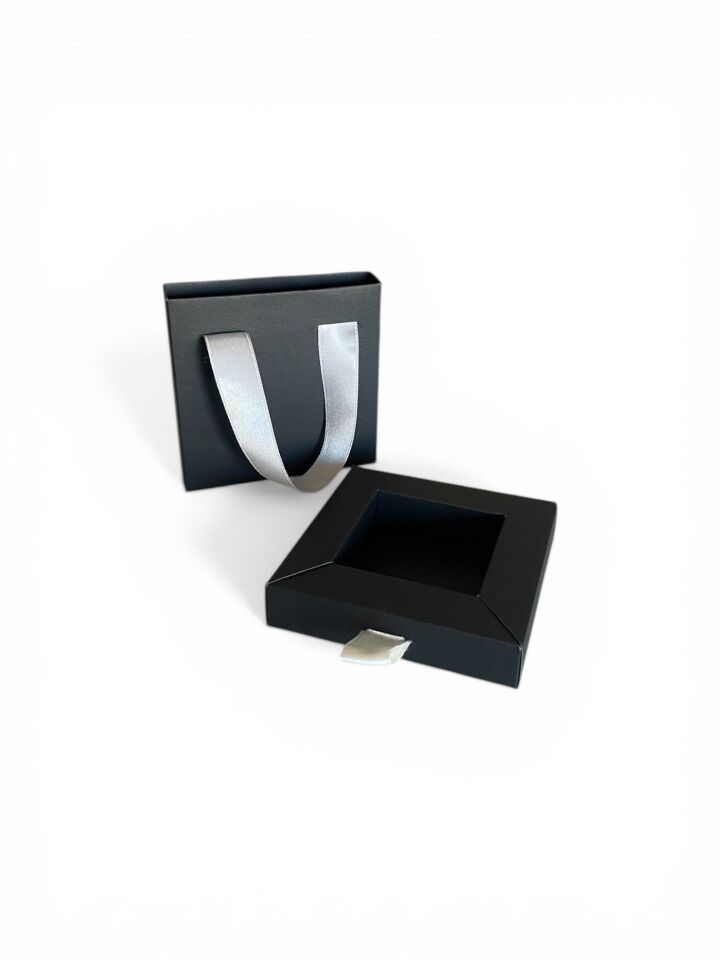 Kurdele Saplı Lüks Hediye Çantası ve Duvarlı Kutu Seti