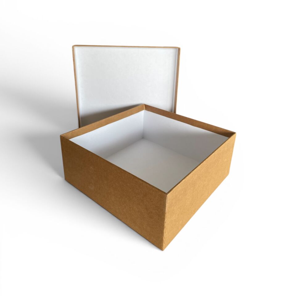 Kraft Taslamalı Kapaklı Mukavva Kutu - 23,8 x 23,8 x 10 cm